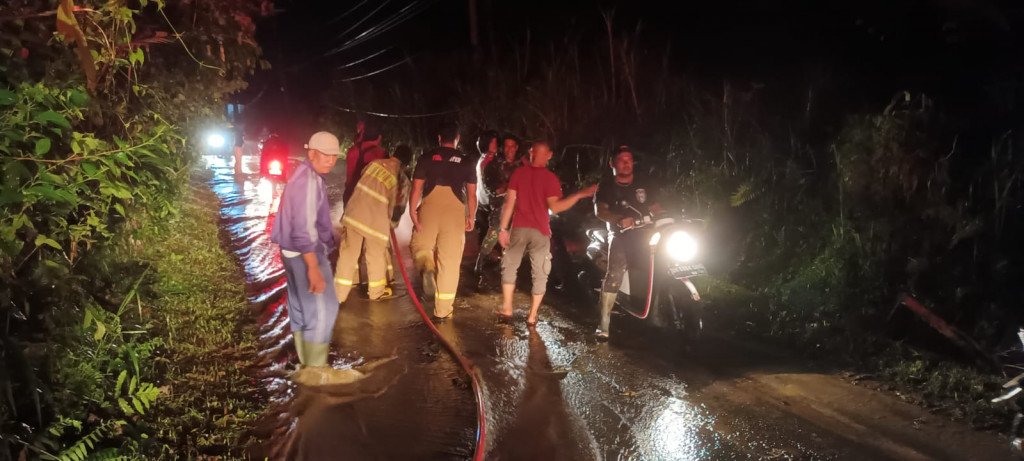 Penanganan bencana tanah longsor di Br. Abing, Desa Sulangai